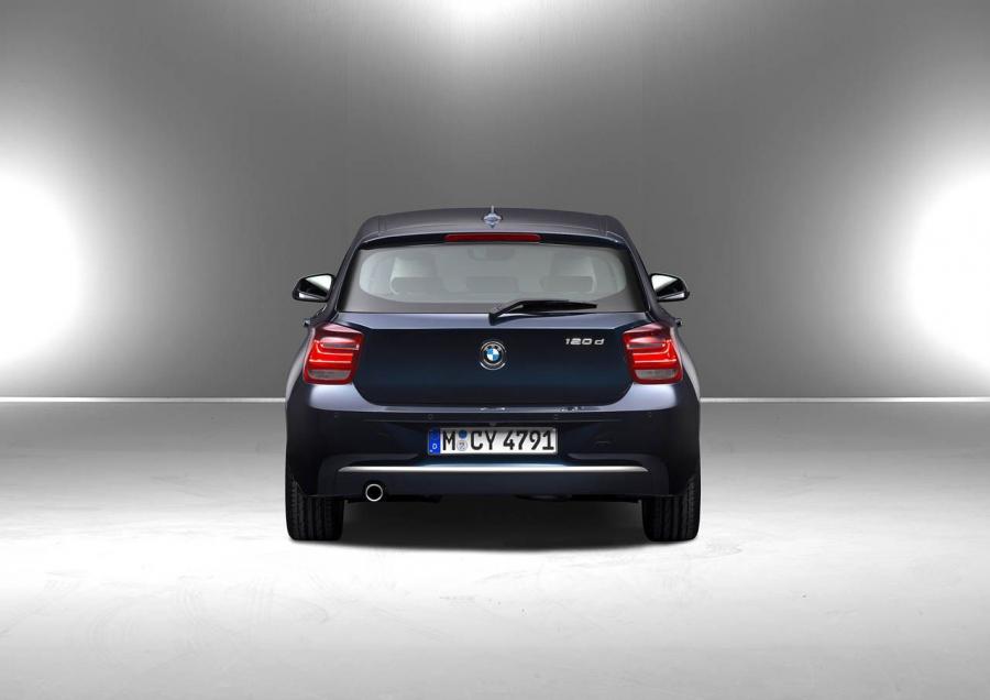  BMW 1-Series 2012 года  (фото 9 из 161)